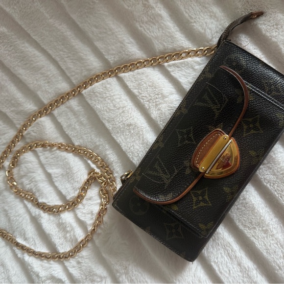 Louis Vuitton wallet/crossbody with 2 chains - Picture 2 of 15
